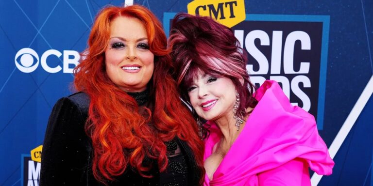 Naomi Judd, Who Raised Her 2 Daughters, Hid a Big Secret from One of Them for 30 Years – Their Story