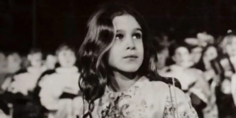 Growing Up as One of 8 Siblings, This Girl Faced Poverty, Lived Without Electricity, & Lined up for Free Meals
